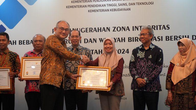 Polibatam Raih Penghargaan Zona Integritas (ZI) WBK dan WBBM Tahun 2024